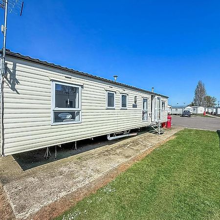 10 Berth Caravan For Hire At Seawick Holiday Park In Essex Ref 27102Sw Clacton-on-Sea Buitenkant foto