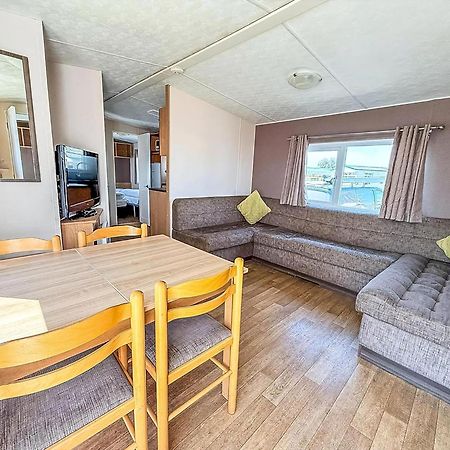 10 Berth Caravan For Hire At Seawick Holiday Park In Essex Ref 27102Sw Clacton-on-Sea Buitenkant foto