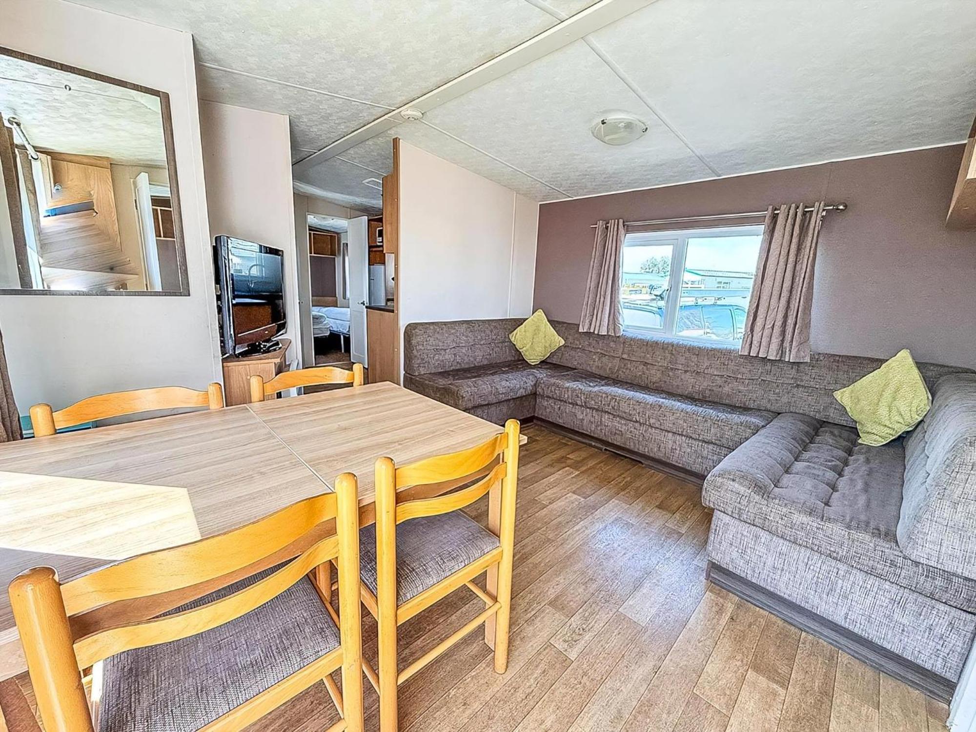 10 Berth Caravan For Hire At Seawick Holiday Park In Essex Ref 27102Sw Clacton-on-Sea Buitenkant foto