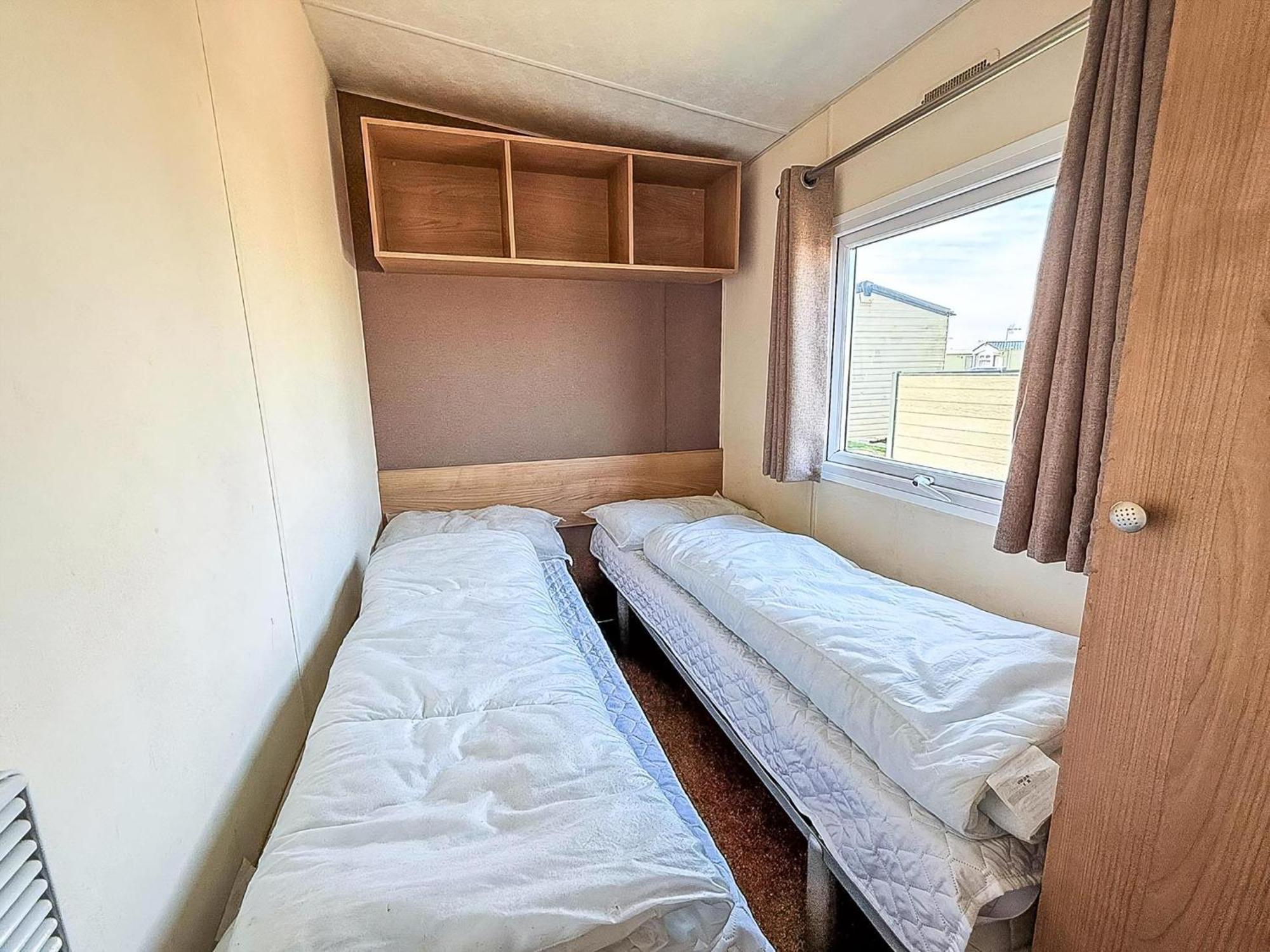 10 Berth Caravan For Hire At Seawick Holiday Park In Essex Ref 27102Sw Clacton-on-Sea Buitenkant foto